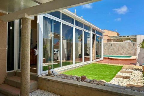 Villa till salu i Torrevieja, Alicante, Spanien 3 sovrum, 115 kvm. Nr. 189358 - foto 9