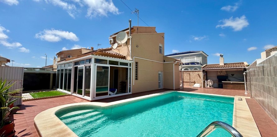 Villa i Torrevieja, Alicante, Spanien 3 sovrum, 115 kvm. Nr. 189358
