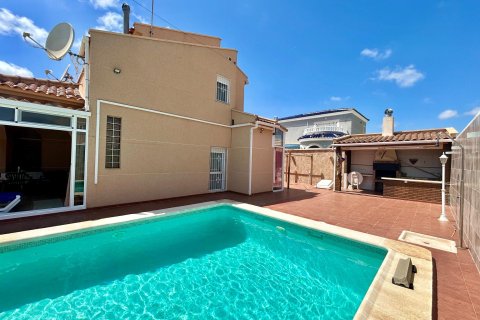 Villa till salu i Torrevieja, Alicante, Spanien 3 sovrum, 115 kvm. Nr. 189358 - foto 3