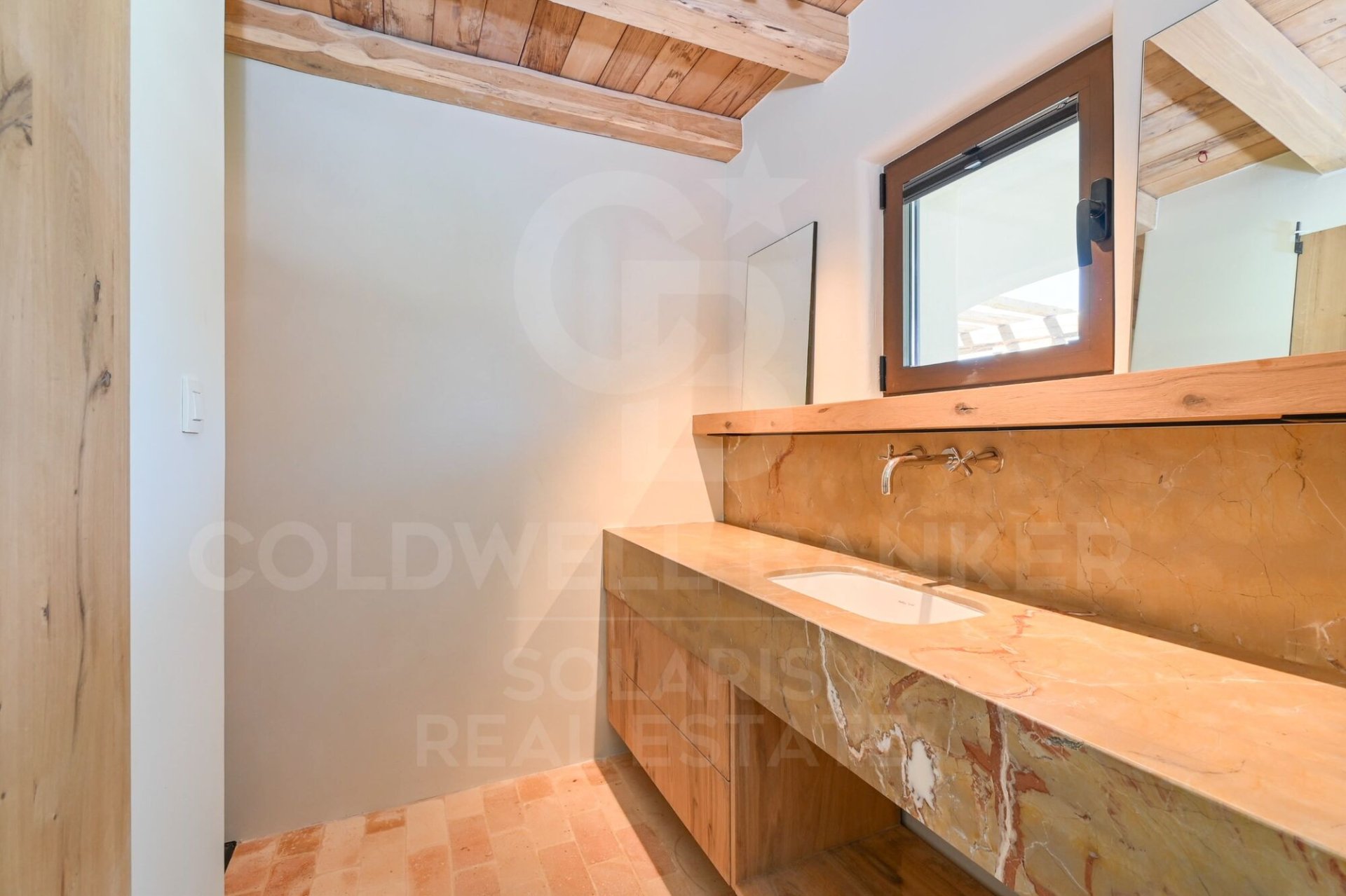 Villa a Benissa, Alicante, Spagna 5 camere da letto, 550 mq. N° 179147