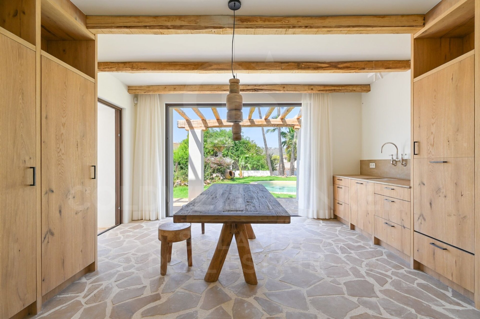 Villa a Benissa, Alicante, Spagna 5 camere da letto, 550 mq. N° 179147