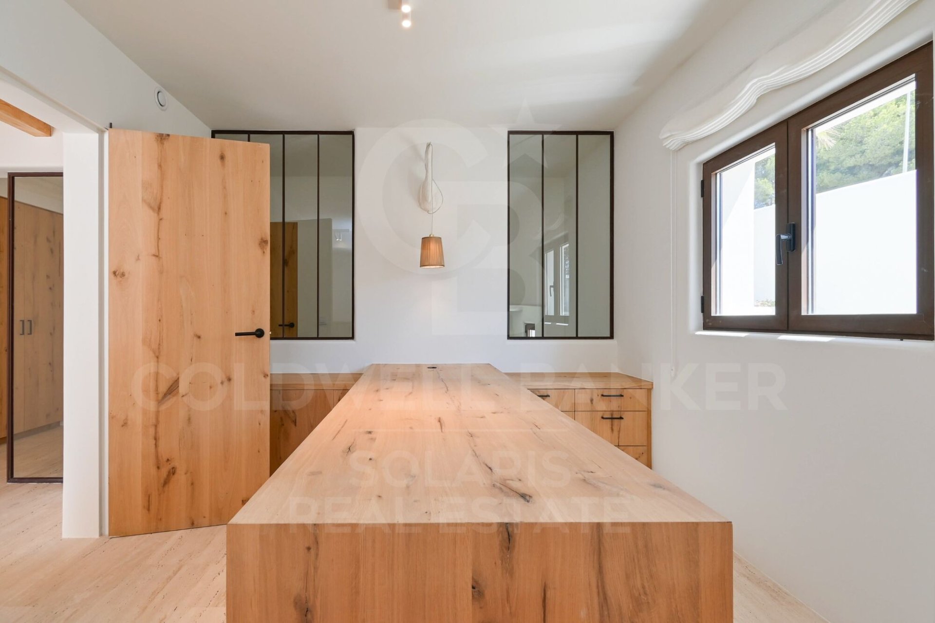 Villa a Benissa, Alicante, Spagna 5 camere da letto, 550 mq. N° 179147