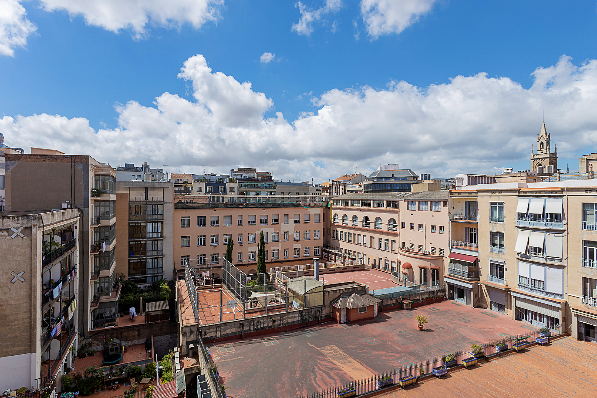 Apartament w L'Eixample, Barcelona, Hiszpania 4 sypialnie, 193 mkw. nr 67372