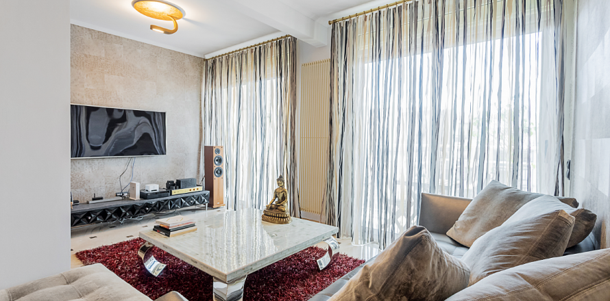 Apartment L'Eixample, Barcelona, Spain 4 bedrooms, 193 sq.m. No. 67372