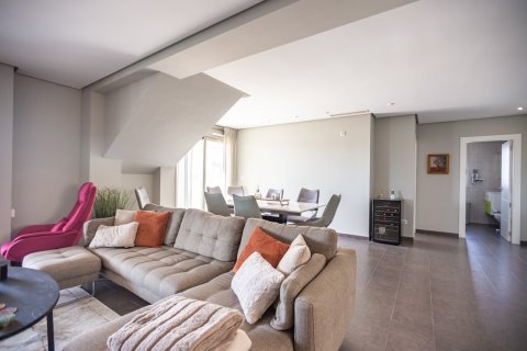 Apartment for sale in Villamartin, Alicante, Spain 4 bedrooms, 167 sq.m. No. 188976 - photo 19