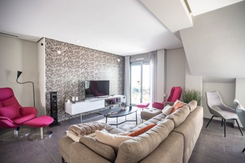 Apartment for sale in Villamartin, Alicante, Spain 4 bedrooms, 167 sq.m. No. 188976 - photo 10