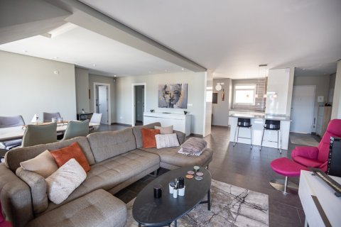 Apartment for sale in Villamartin, Alicante, Spain 4 bedrooms, 167 sq.m. No. 188976 - photo 9
