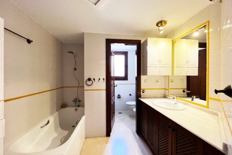 Apartment for sale in Punta Prima, Alicante, Spain 2 bedrooms, 119 sq.m. No. 144391 - photo 28