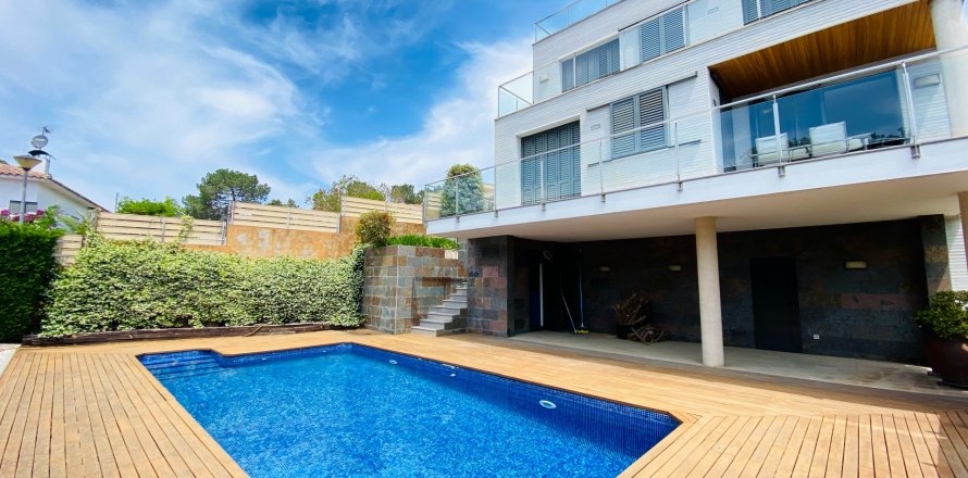 Villa in Lloret de Mar, Girona, Spanien 3 Schlafzimmer, 245 m2 Nr. 180611
