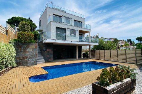 Villa zum Verkauf in Lloret de Mar, Girona, Spanien 3 Schlafzimmer, 245 m2 Nr. 180611 - Foto 4