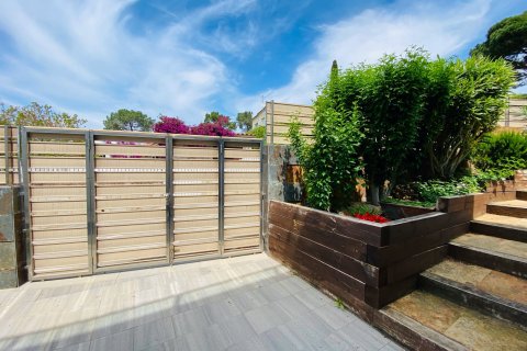 Villa zum Verkauf in Lloret de Mar, Girona, Spanien 3 Schlafzimmer, 245 m2 Nr. 180611 - Foto 9