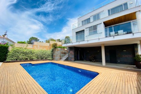 Villa zum Verkauf in Lloret de Mar, Girona, Spanien 3 Schlafzimmer, 245 m2 Nr. 180611 - Foto 2