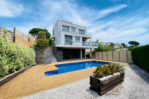 Villa zum Verkauf in Lloret de Mar, Girona, Spanien 3 Schlafzimmer, 245 m2 Nr. 180611 - Foto 3