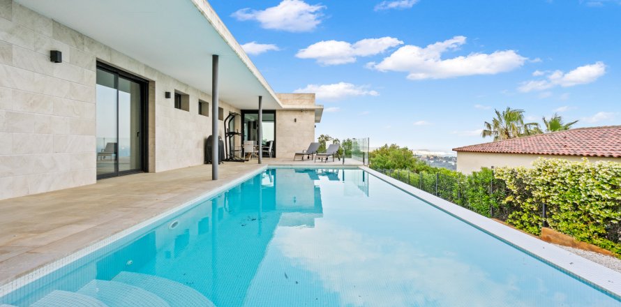 Villa in Platja D'aro, Girona, Spain 4 bedrooms, 440 sq.m. No. 180606