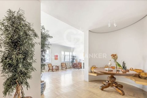 Lägenhet i Madrid, Spanien 3 sovrum, 204 kvm. Nr. 157342