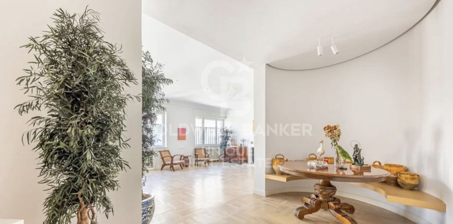 Wohnung in Madrid, Spanien 3 Schlafzimmer, 204 m2 Nr. 157342