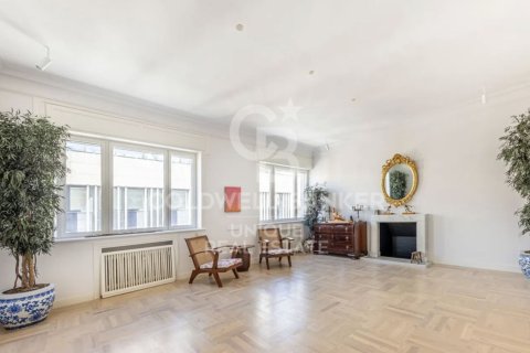 Apartamento en venta en Madrid, España 3 dormitorios, 204 m2 No. 157342 - foto 3