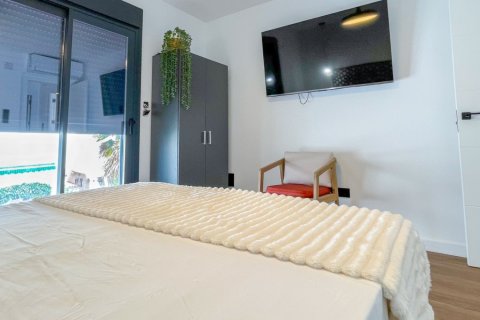 Townhouse for sale in Torrevieja, Alicante, Spain 3 bedrooms, 160 sq.m. No. 193755 - photo 23