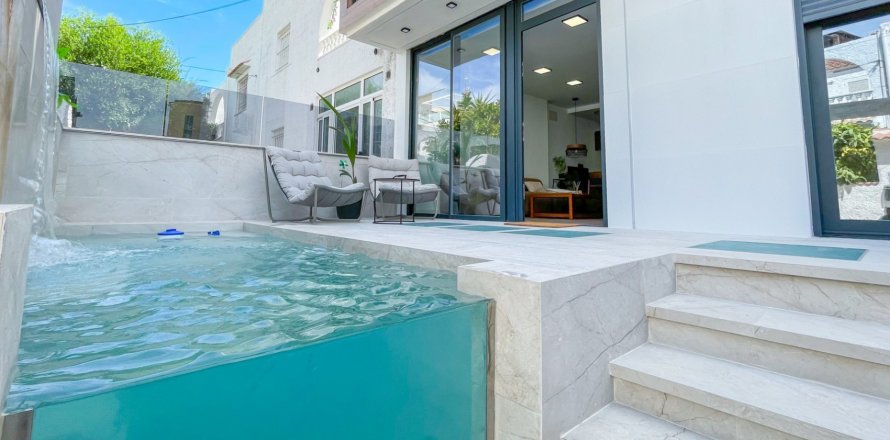 Townhouse in Torrevieja, Alicante, Spain 3 bedrooms, 160 sq.m. No. 193755