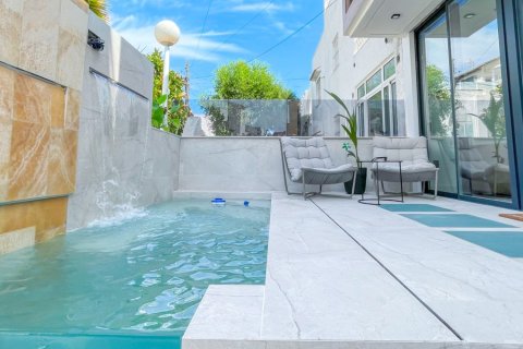 Townhouse for sale in Torrevieja, Alicante, Spain 3 bedrooms, 160 sq.m. No. 193755 - photo 4
