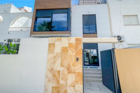Townhouse for sale in Torrevieja, Alicante, Spain 3 bedrooms, 160 sq.m. No. 193755 - photo 3