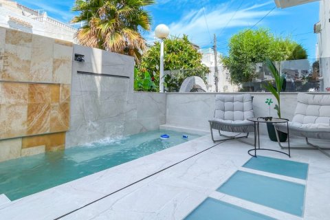 Townhouse for sale in Torrevieja, Alicante, Spain 3 bedrooms, 160 sq.m. No. 193755 - photo 5