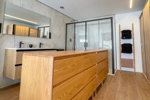 Townhouse for sale in Torrevieja, Alicante, Spain 3 bedrooms, 160 sq.m. No. 193755 - photo 19