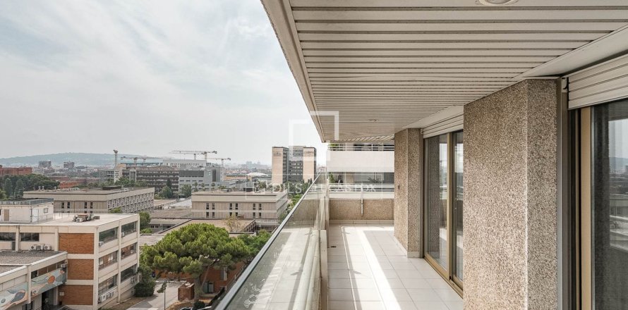 Apartamento en Barcelona, España 4 dormitorios, 177 m2 No. 192565