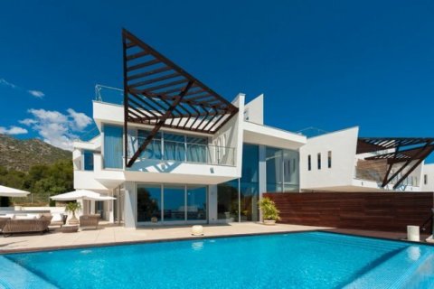 House for sale Malaga, Spain 3 bedrooms, 339 sq.m. No. 69580 - photo 1