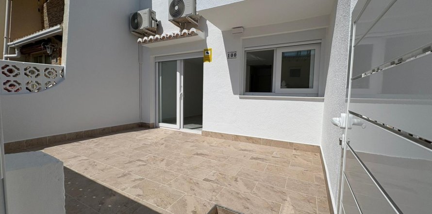 House Torrevieja, Alicante, Espagne 3 chambres, 78 m2 No. 137658