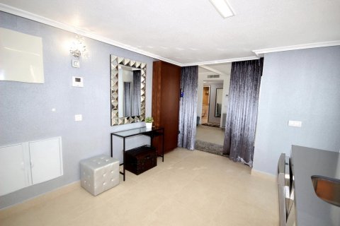 Huoneisto myytävänä Torrevieja, Alicante, Espanja, 3 makuuhuonetta, 154 m2 No. 109443 - kuva 10