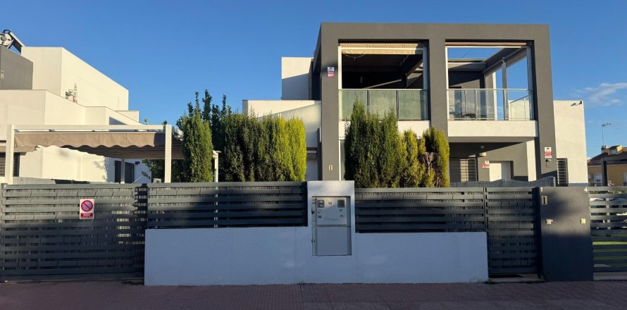 Apartment in Torrevieja, Alicante, Spain 3 bedrooms, 99 sq.m. No. 144362