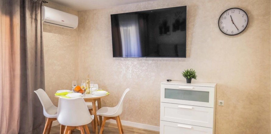 Apartment in Torrevieja, Alicante, Spain 1 bedroom,  No. 144363