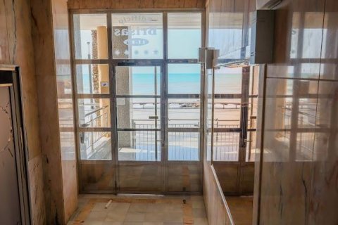 Apartment for sale in Torrevieja, Alicante, Spain 1 bedroom,  No. 144363 - photo 2