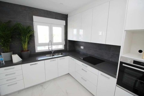 Villa till salu i Pinoso, Alicante, Spanien 4 sovrum, 245 kvm. Nr. 170570 - foto 5