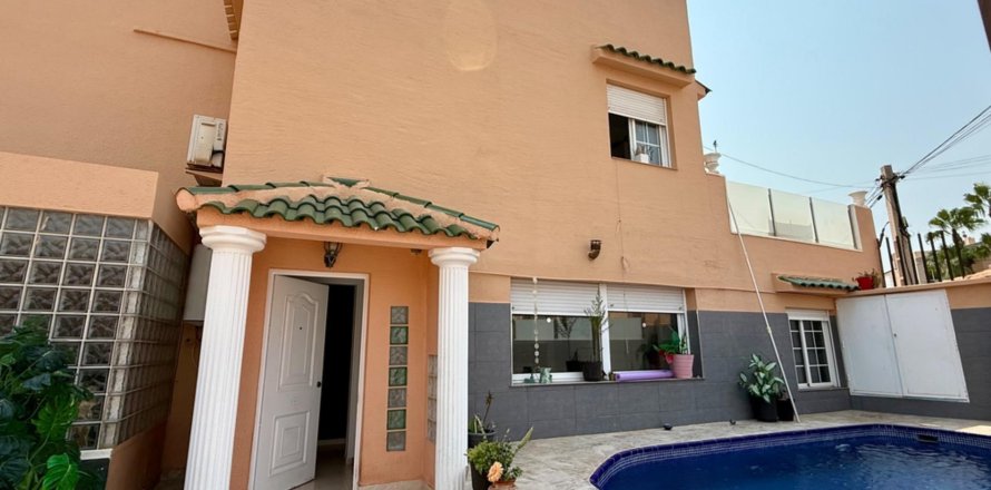 Villa Torrevieja, Alicante, Spain 5 bedrooms, 105 sq.m. No. 137644