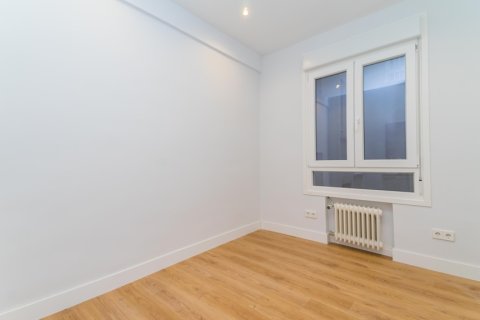 Apartament w Madrid, Hiszpania 3 sypialnie, 150 mkw. nr 178268 – zdjęcie 22