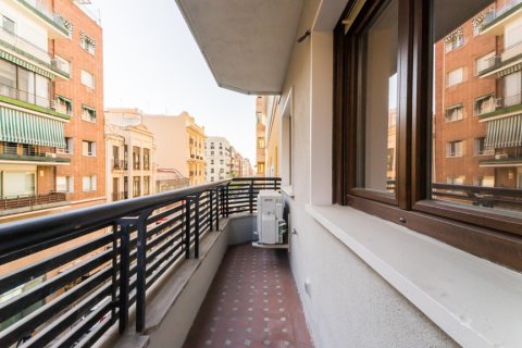 Apartament w Madrid, Hiszpania 3 sypialnie, 150 mkw. nr 178268 – zdjęcie 6
