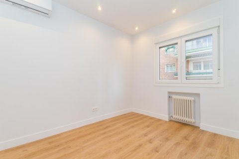 Apartament w Madrid, Hiszpania 3 sypialnie, 150 mkw. nr 178268 – zdjęcie 15