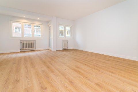 Apartament w Madrid, Hiszpania 3 sypialnie, 150 mkw. nr 178268 – zdjęcie 2