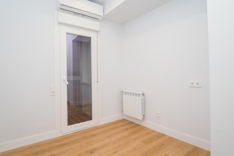 Apartament w Madrid, Hiszpania 3 sypialnie, 150 mkw. nr 178268 – zdjęcie 20