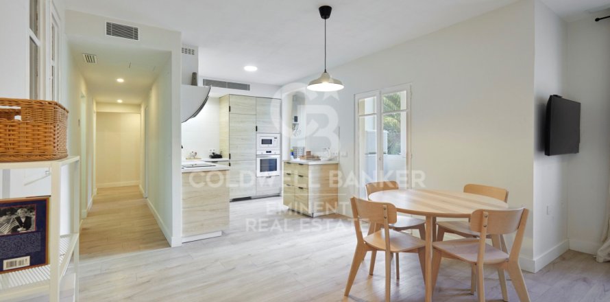 Apartamento en Barcelona, España 4 dormitorios, No. 157178