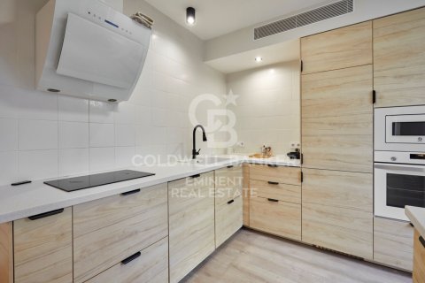 Apartamento en venta en Barcelona, España 4 dormitorios, No. 157178 - foto 9