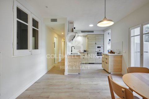 Apartamento en venta en Barcelona, España 4 dormitorios, No. 157178 - foto 2