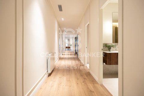 Apartament w Barcelona, Hiszpania 4 sypialnie, 231 mkw. nr 157181 – zdjęcie 29