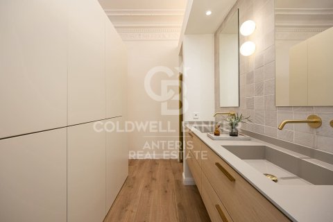 Apartament w Barcelona, Hiszpania 4 sypialnie, 231 mkw. nr 157181 – zdjęcie 20