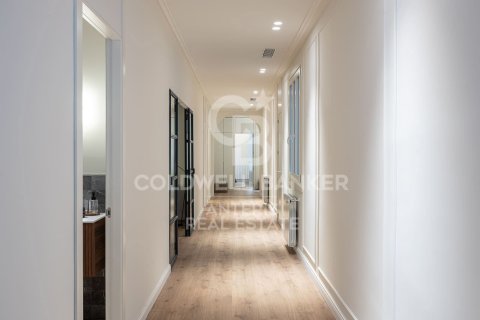 Apartament w Barcelona, Hiszpania 4 sypialnie, 231 mkw. nr 157181 – zdjęcie 10