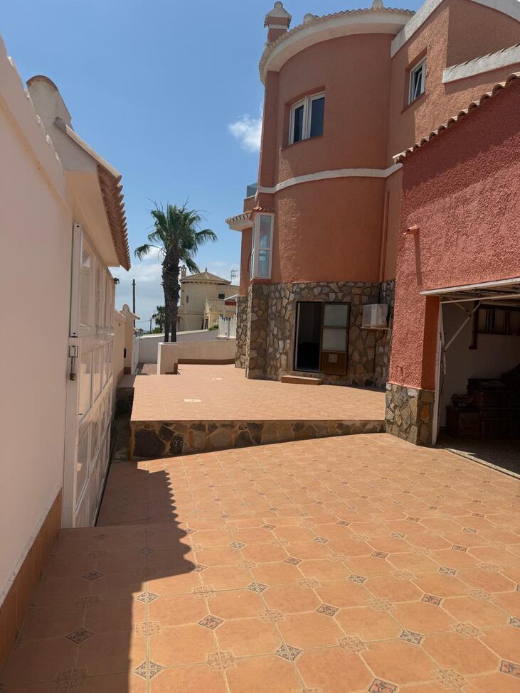 Villa en Ciudad Quesada, Alicante, España 3 dormitorios, 266 m2 No. 195258