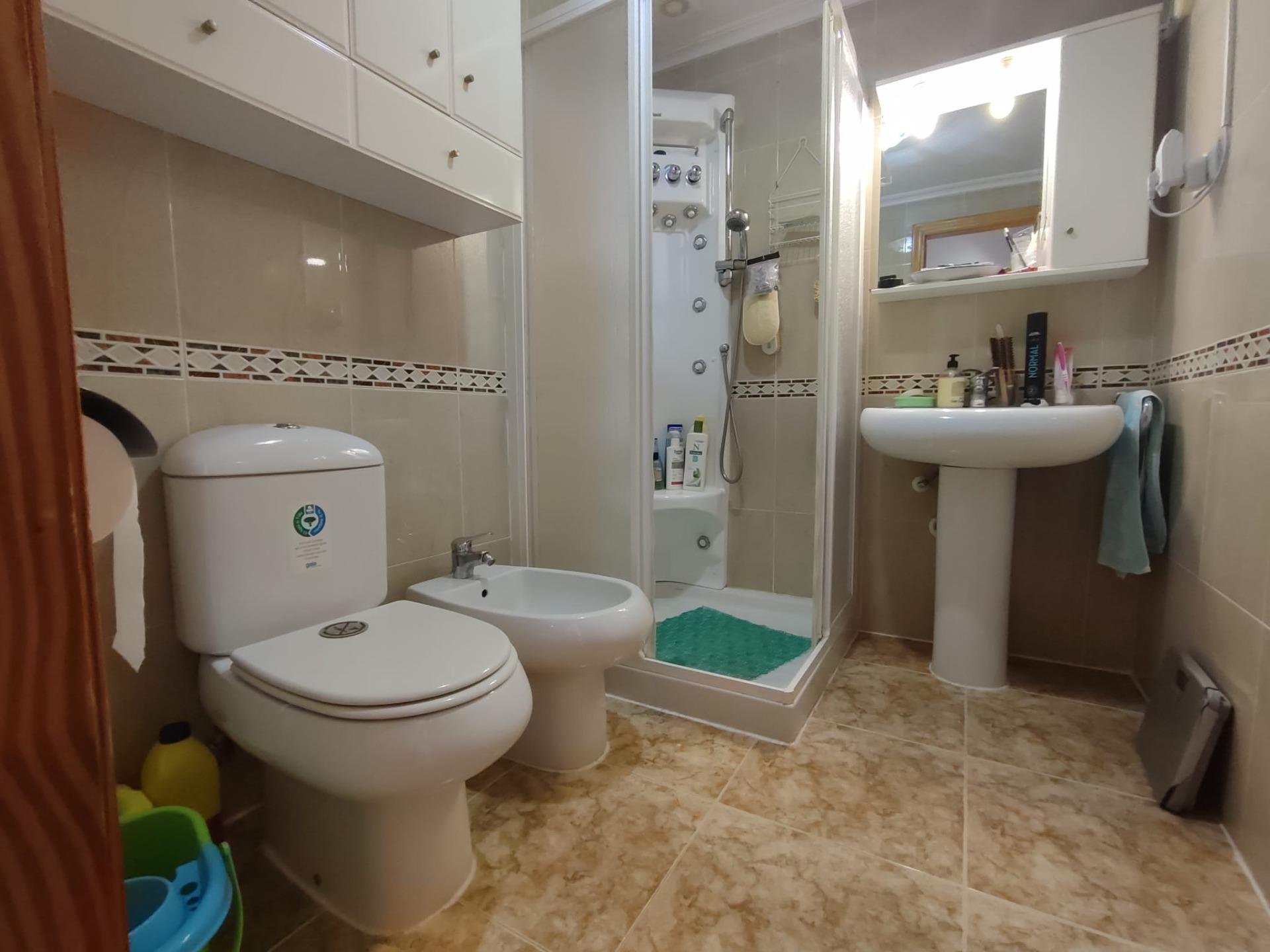 Apartment in Torrevieja, Alicante, Spain 3 bedrooms, 101 sq.m. No. 195263