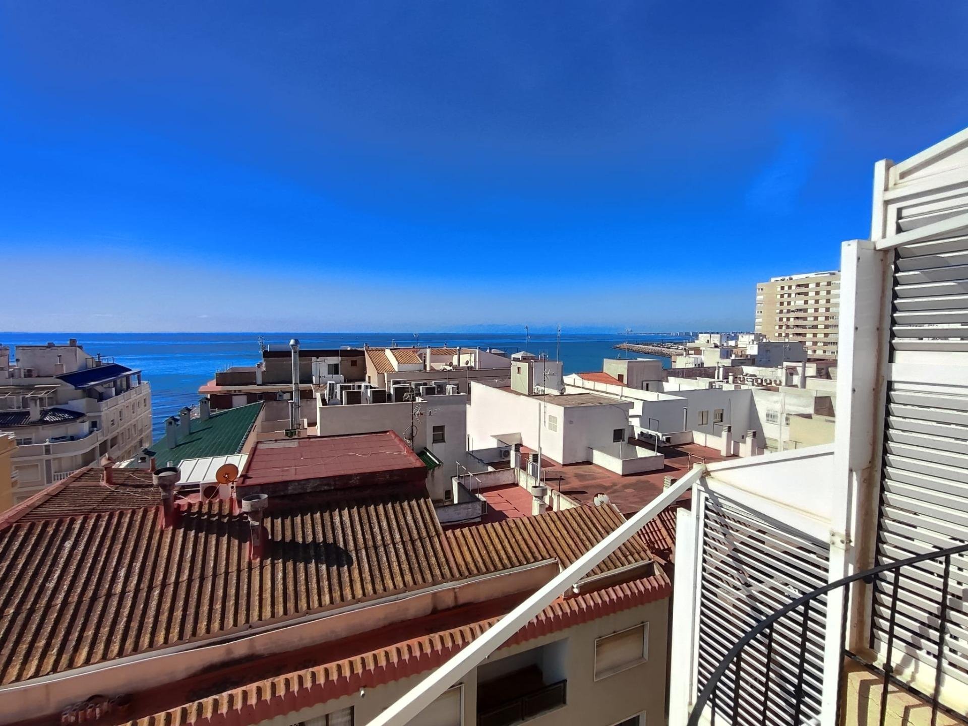 Apartment in Torrevieja, Alicante, Spain 3 bedrooms, 101 sq.m. No. 195263